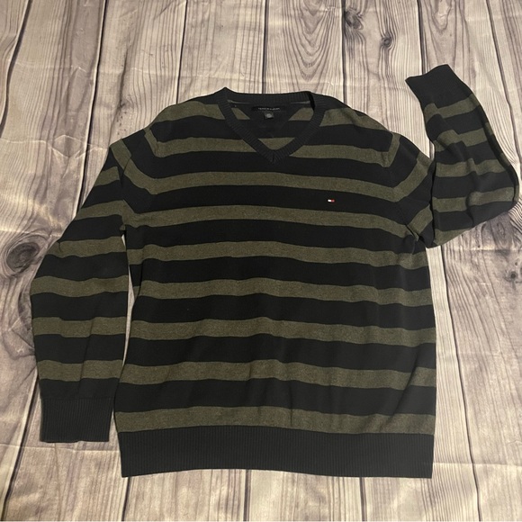Tommy Hilfiger Other - Tommy Hilfiger V Neck Sweater
